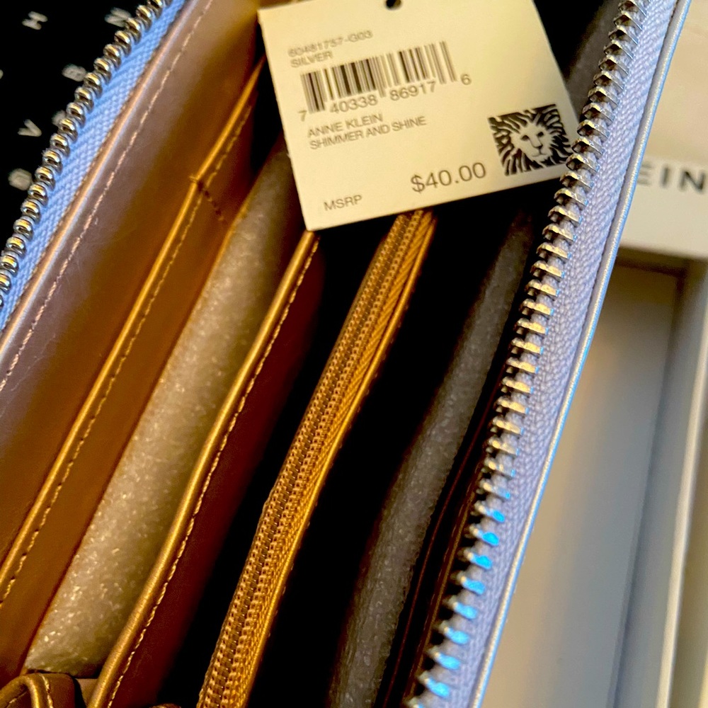 Woman wallet